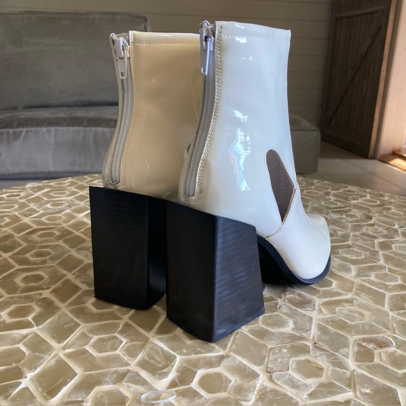 NEW! Jeffrey Campbell Ziren 2 white patent leather bootie in white/black (7.5) - Picture 5 of 12